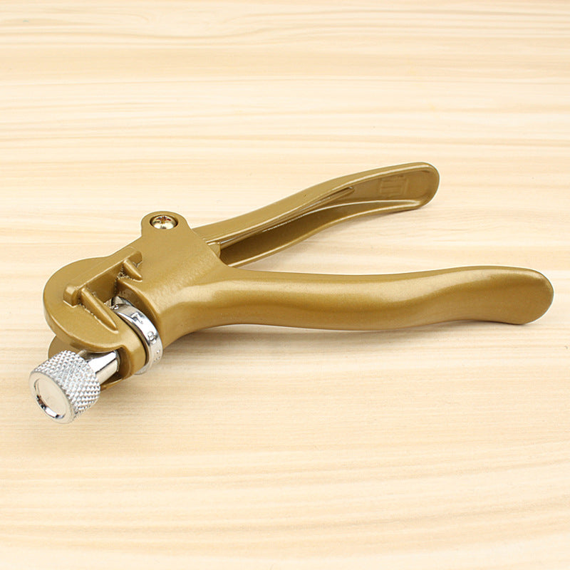 Saw blade guide clip, saw tooth material ejector, piece-breaking clip, saw path guiding and tooth-shifting clip